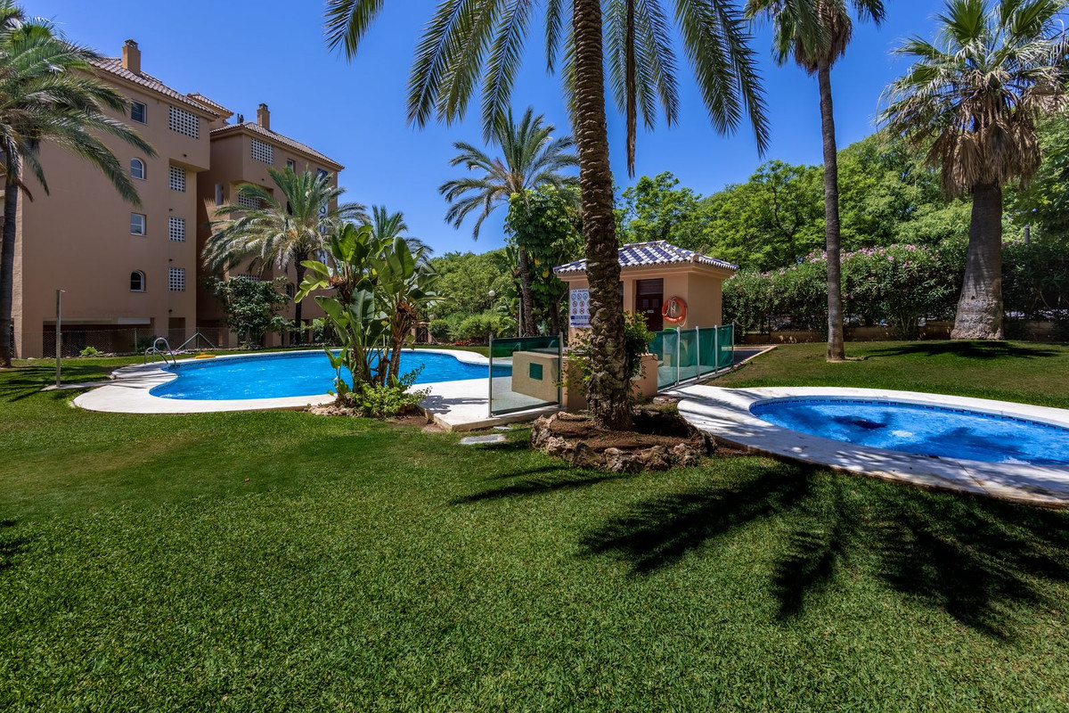 2 Bed Apartment for sale in Fuengirola Costa Del Sol, Málaga, Spain