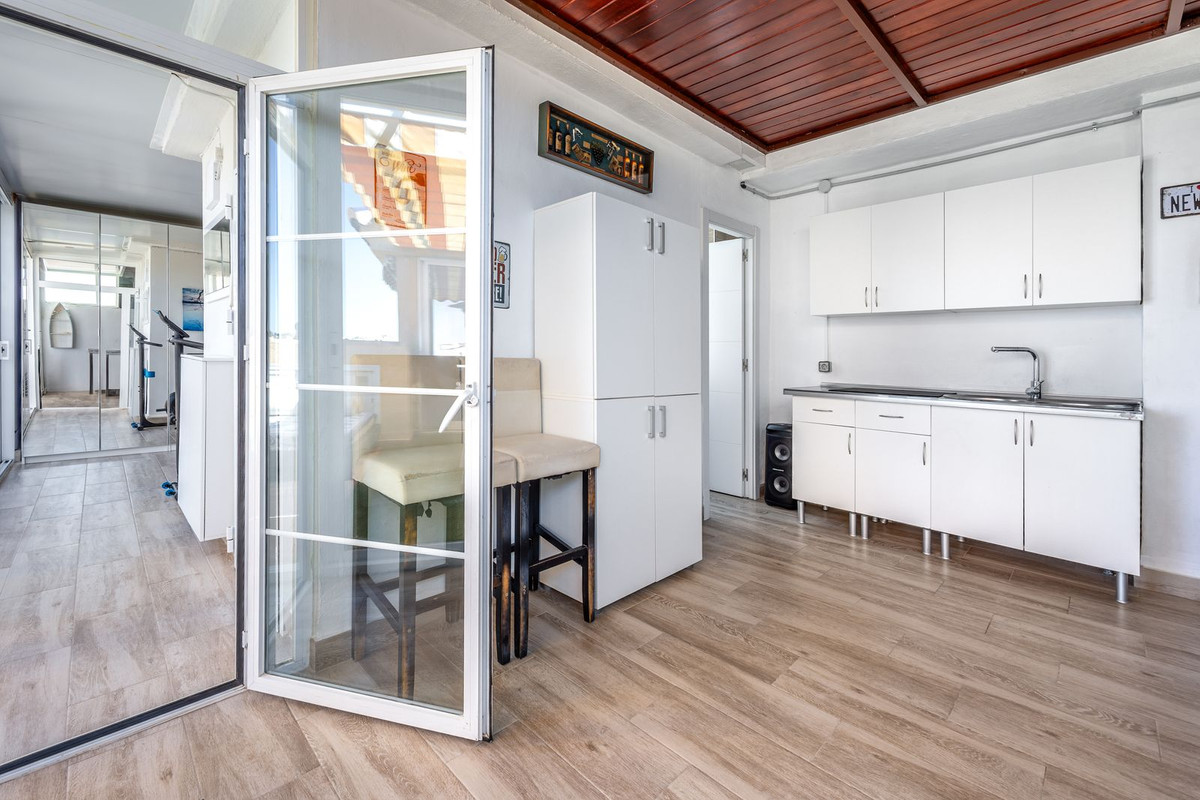 2 Bed Apartment for sale in Fuengirola Costa Del Sol, Málaga, Spain