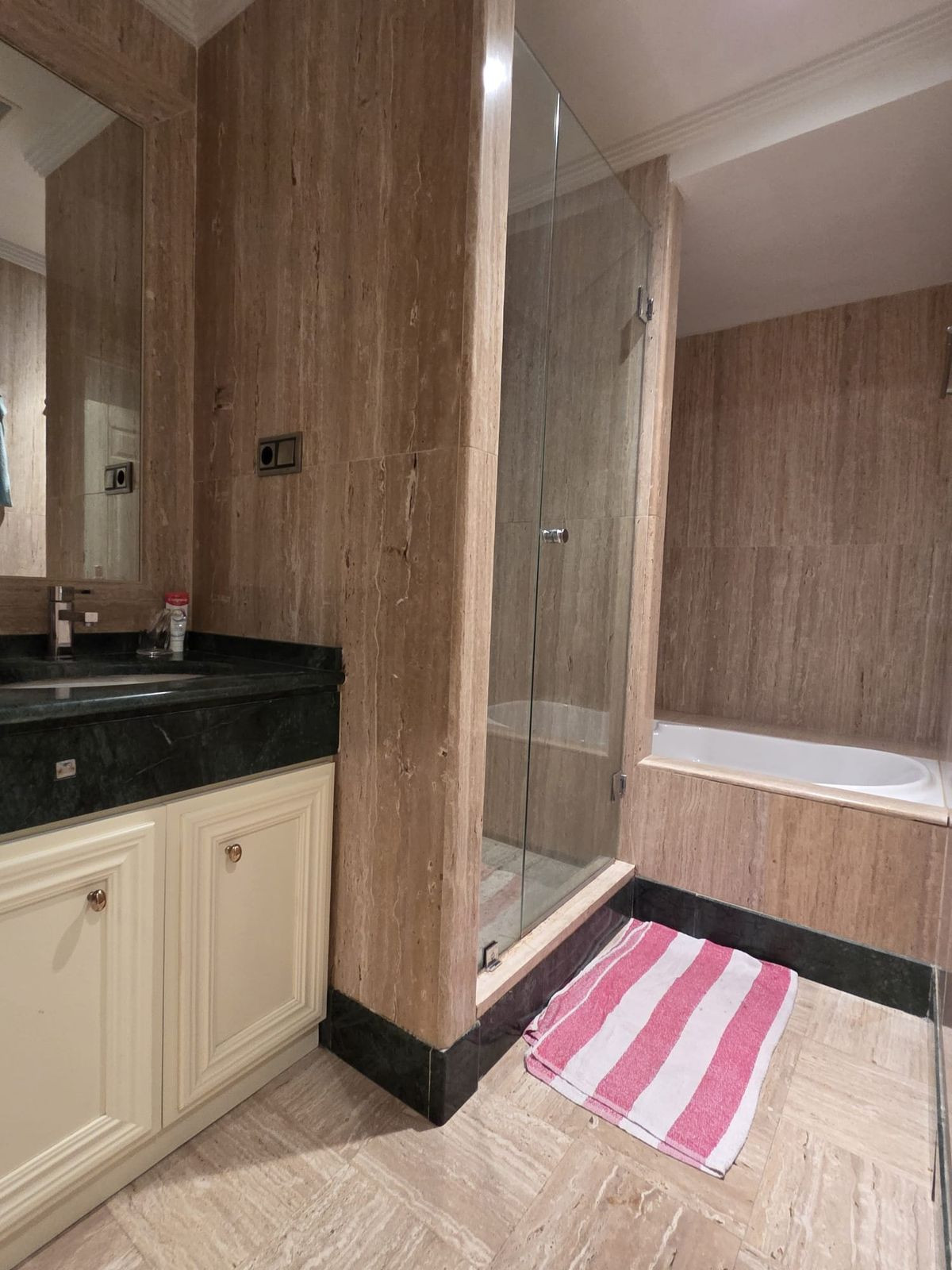 3 Bed Apartment for sale in Sierra Blanca Costa Del Sol, Málaga, Spain