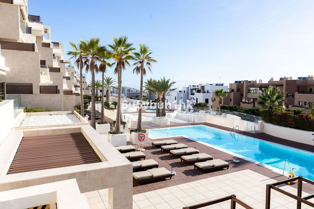 Se vende Apartamento Planta Baja de 3 dormitorios en Costa Del Sol, Málaga, España