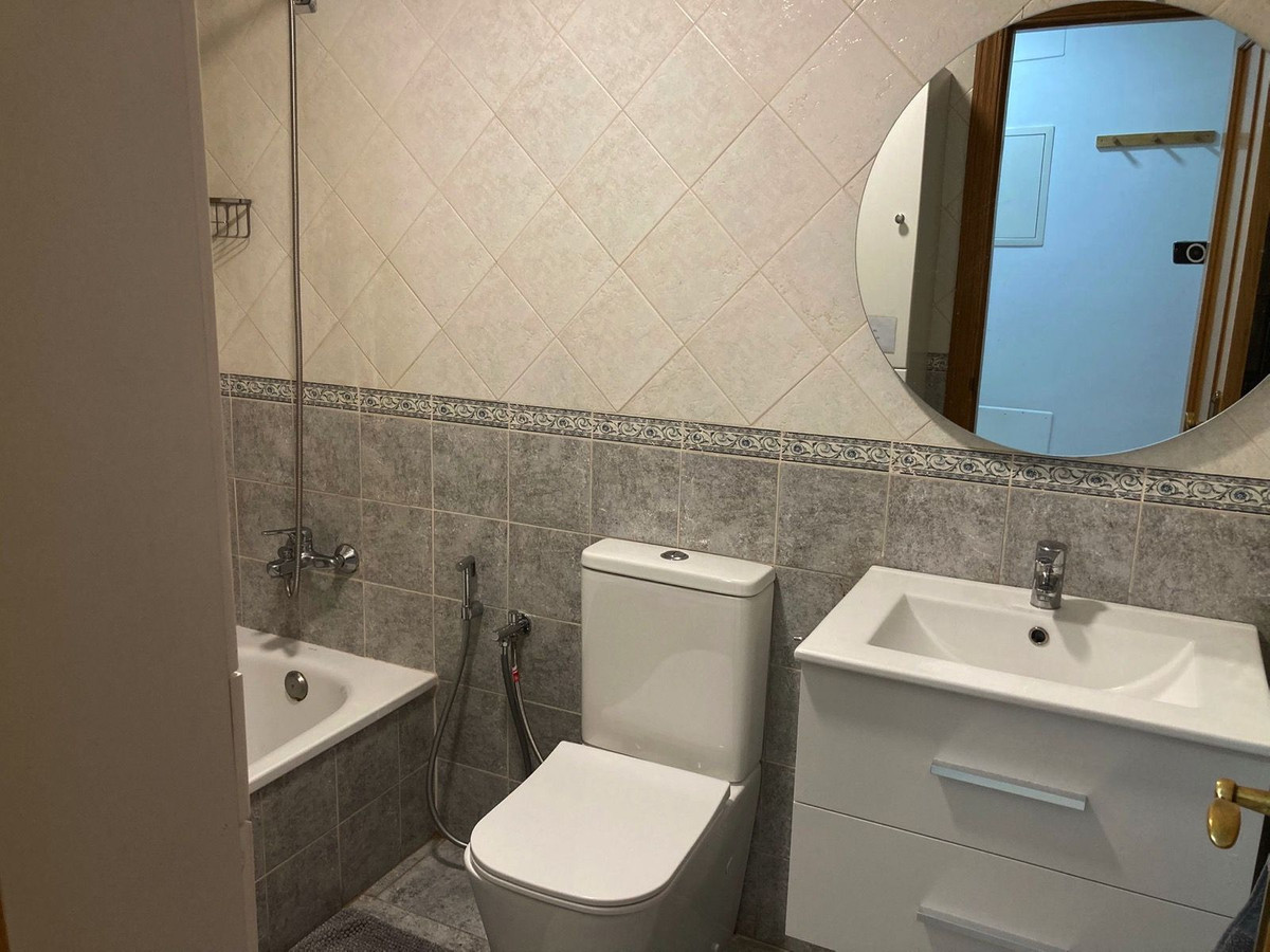 3 Bed Apartment for sale in Estepona Costa Del Sol, Málaga, Spain