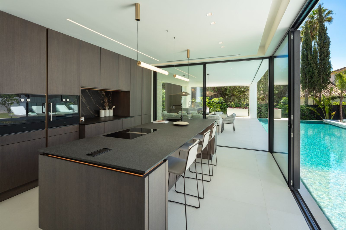 Se vende Villa - Chalet de 5 dormitorios en Costa Del Sol, Málaga, España
