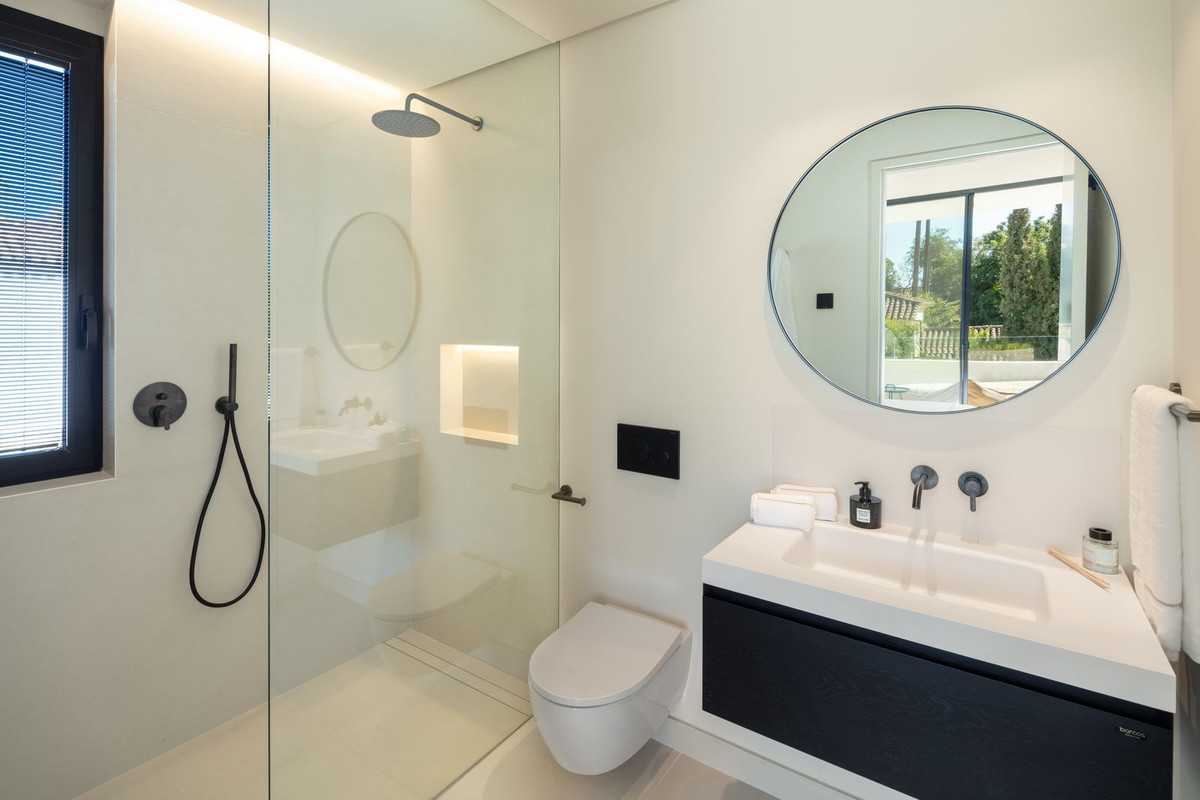 Se vende Villa - Chalet de 5 dormitorios en Costa Del Sol, Málaga, España