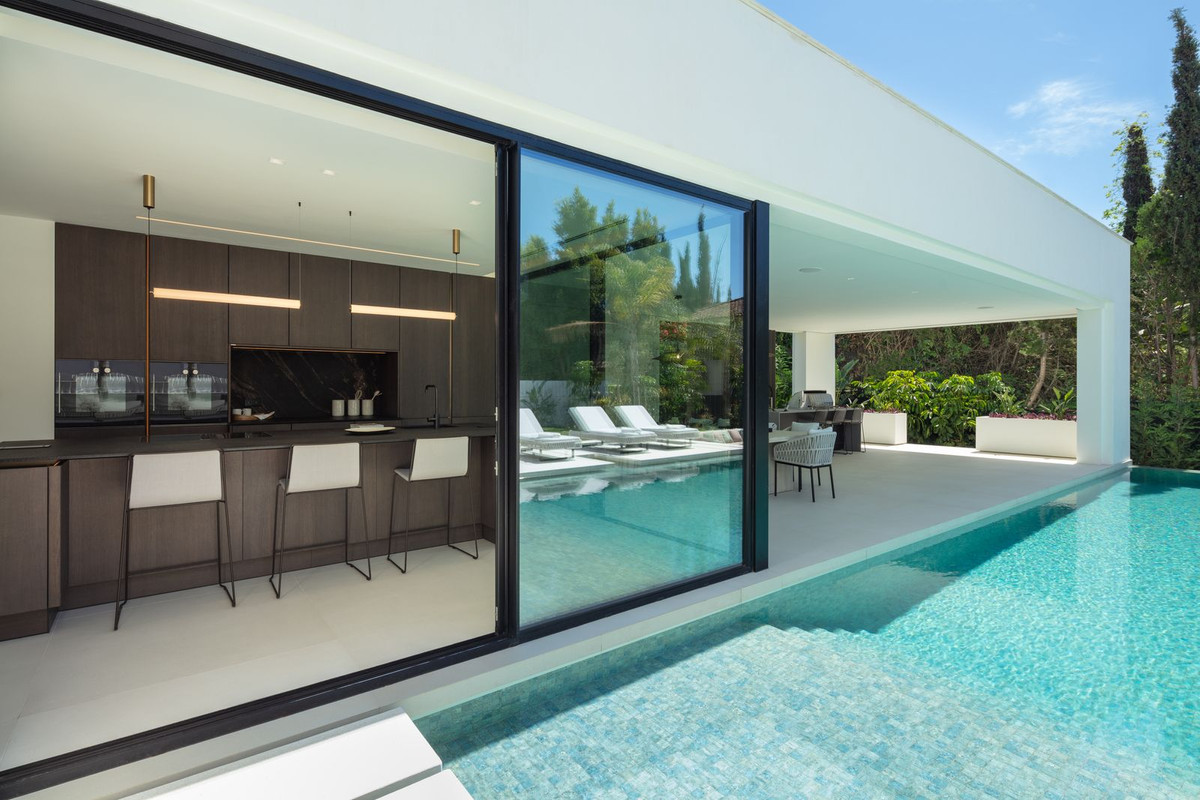 Se vende Villa - Chalet de 5 dormitorios en Costa Del Sol, Málaga, España