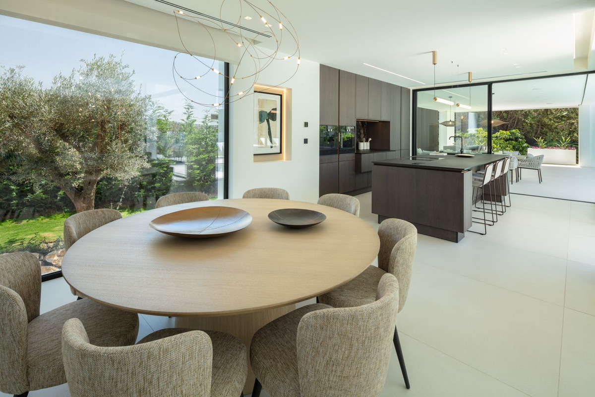 Se vende Villa - Chalet de 5 dormitorios en Costa Del Sol, Málaga, España