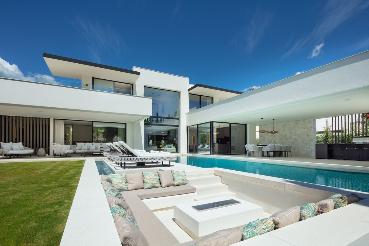 Se vende Villa - Chalet de 5 dormitorios en Costa Del Sol, Málaga, España