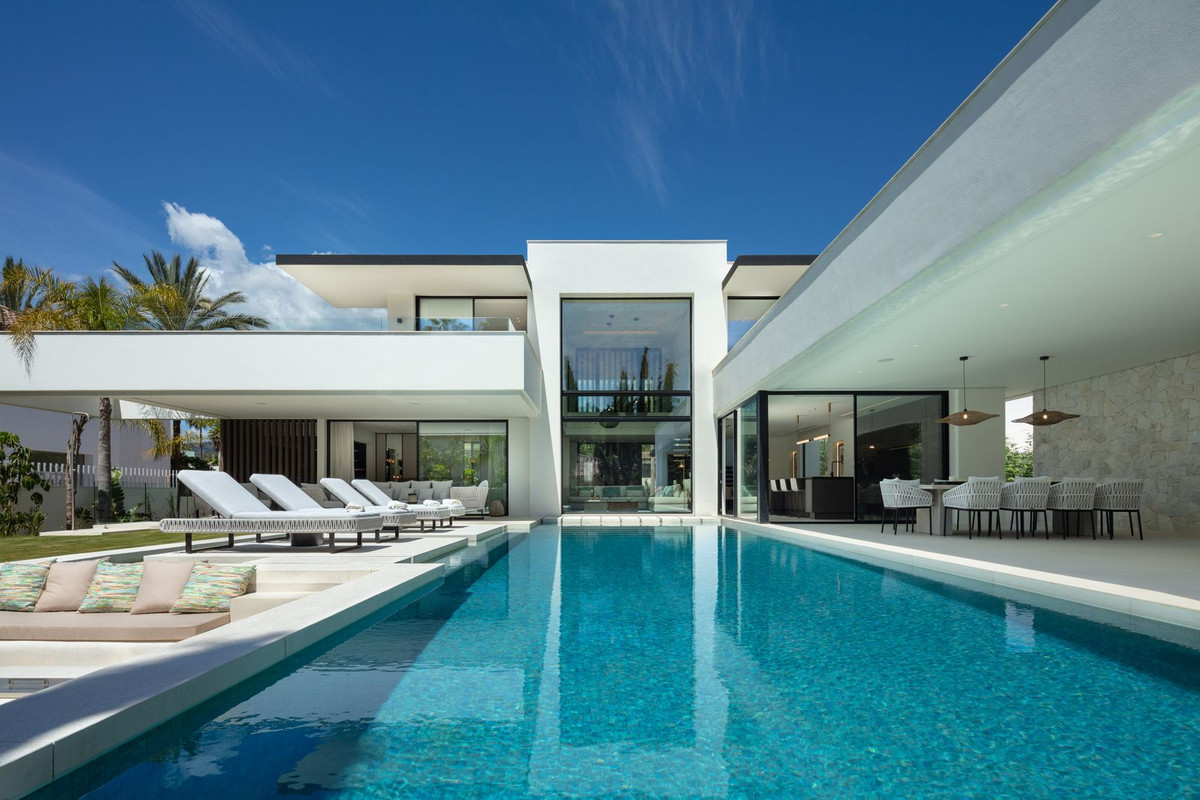 Se vende Villa - Chalet de 5 dormitorios en Costa Del Sol, Málaga, España