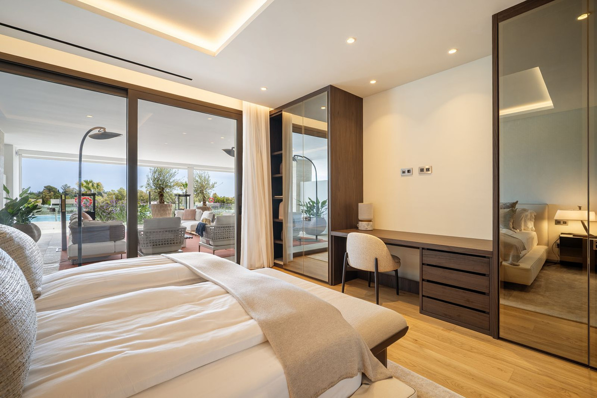 Se vende Apartamento Planta Baja de 5 dormitorios en Costa Del Sol, Málaga, España