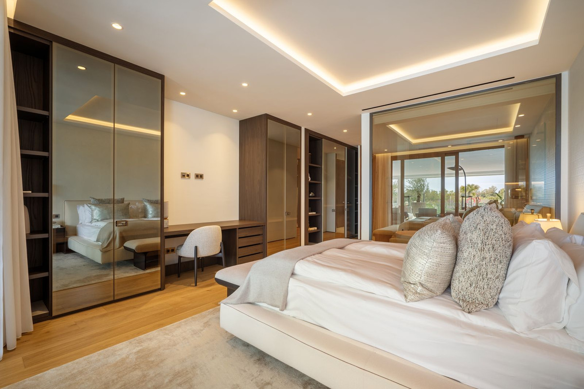 Se vende Apartamento Planta Baja de 5 dormitorios en Costa Del Sol, Málaga, España