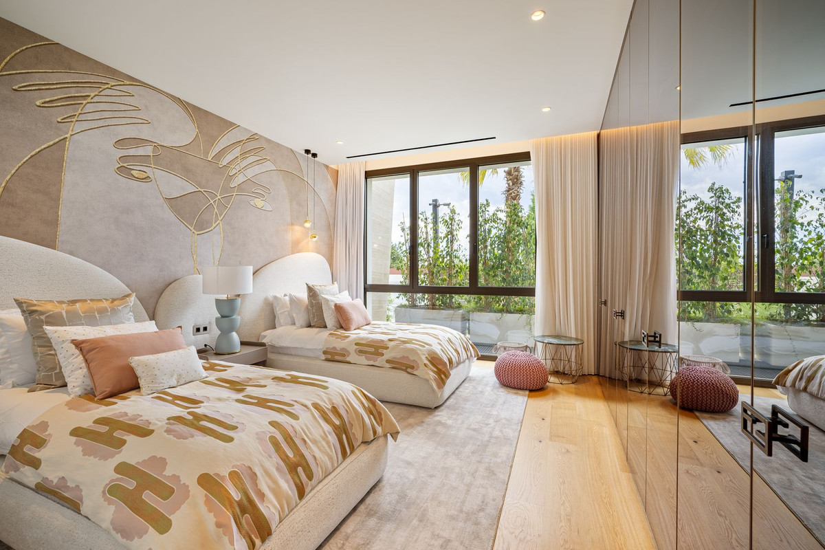 Se vende Apartamento Planta Baja de 5 dormitorios en Costa Del Sol, Málaga, España