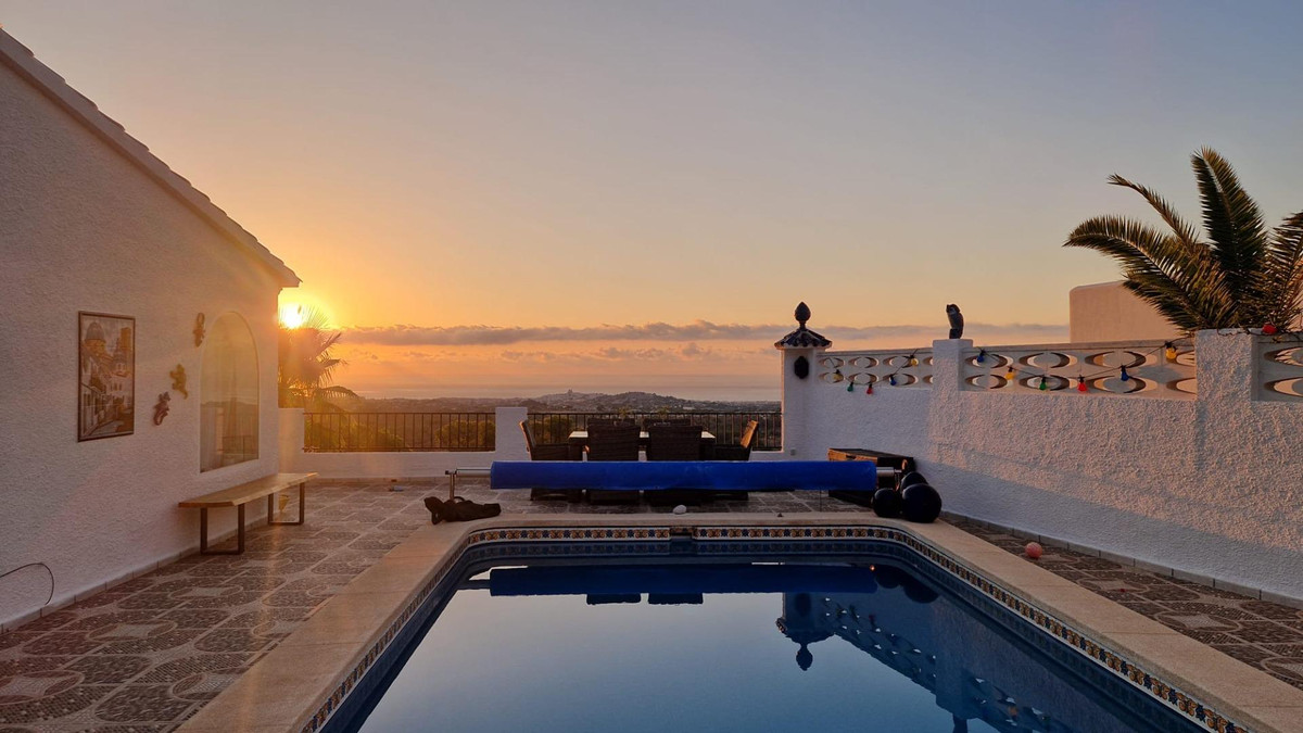 3 Bed Townhouse for sale in La Nucia Costa Blanca, Alicante, Spain