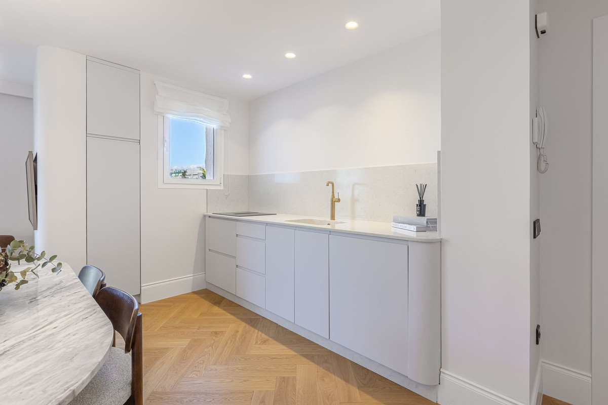 2 Bed Apartment for sale in Puerto Banús Costa Del Sol, Málaga, Spain