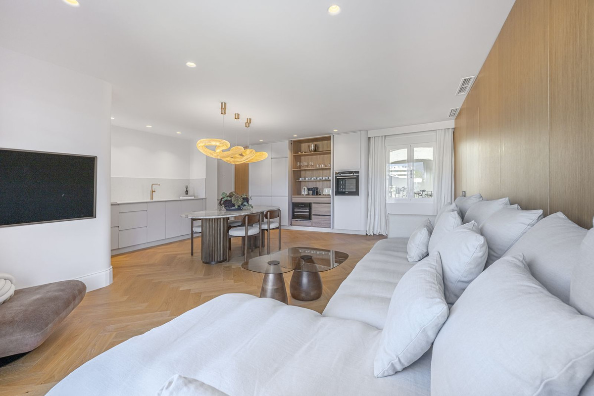 2 Bed Apartment for sale in Puerto Banús Costa Del Sol, Málaga, Spain