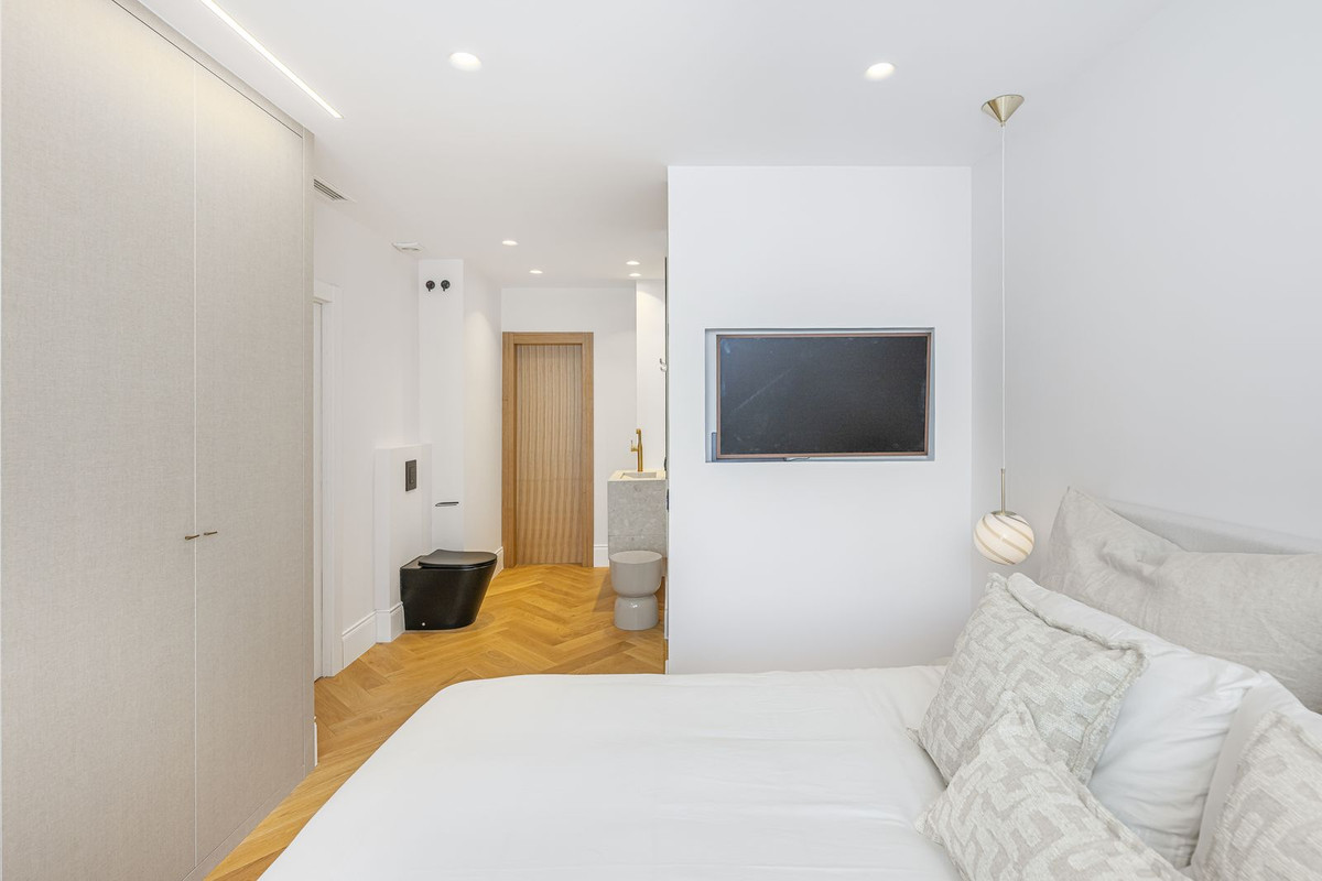 2 Bed Apartment for sale in Puerto Banús Costa Del Sol, Málaga, Spain