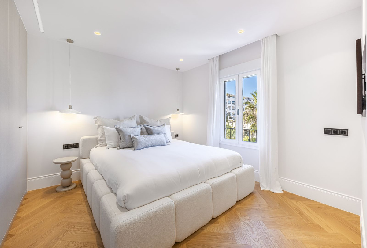 2 Bed Apartment for sale in Puerto Banús Costa Del Sol, Málaga, Spain