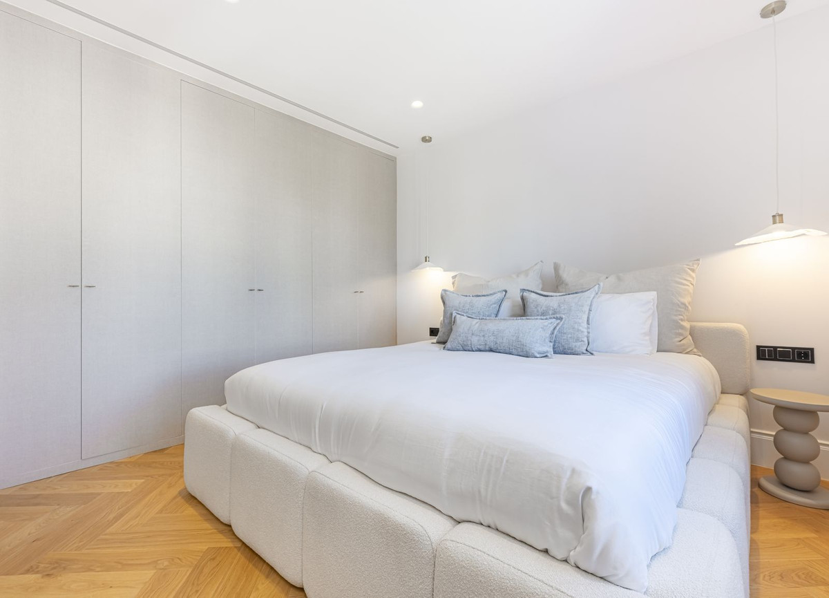 2 Bed Apartment for sale in Puerto Banús Costa Del Sol, Málaga, Spain