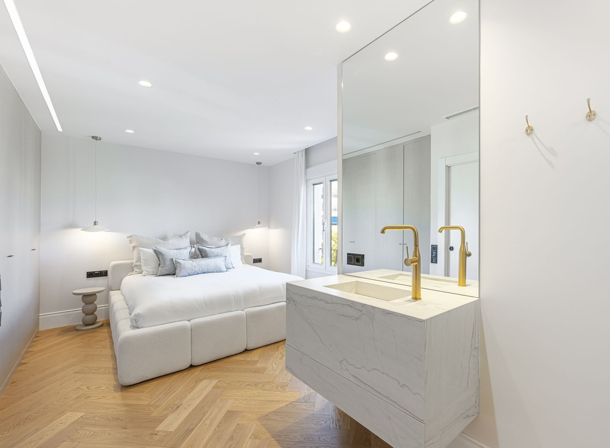 2 Bed Apartment for sale in Puerto Banús Costa Del Sol, Málaga, Spain