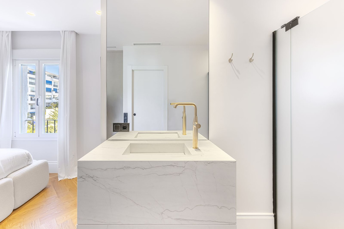 2 Bed Apartment for sale in Puerto Banús Costa Del Sol, Málaga, Spain