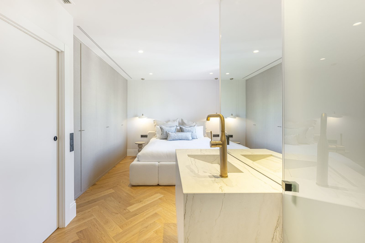 2 Bed Apartment for sale in Puerto Banús Costa Del Sol, Málaga, Spain