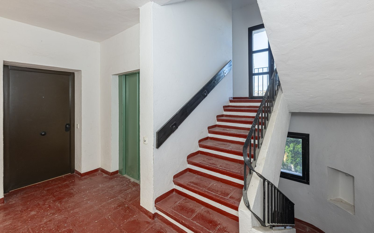 2 Bed Apartment for sale in Puerto Banús Costa Del Sol, Málaga, Spain