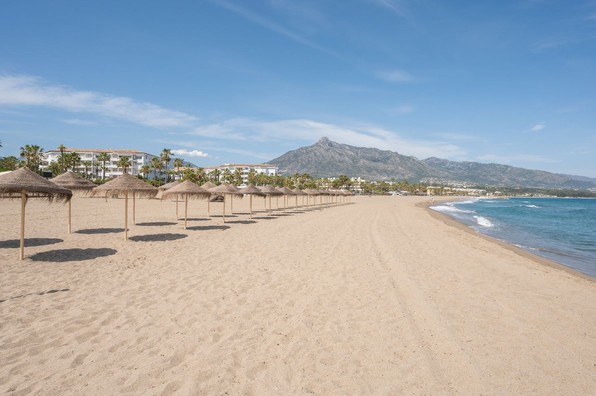 2 Bed Apartment for sale in Puerto Banús Costa Del Sol, Málaga, Spain