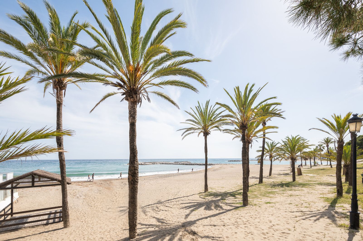 2 Bed Apartment for sale in Puerto Banús Costa Del Sol, Málaga, Spain