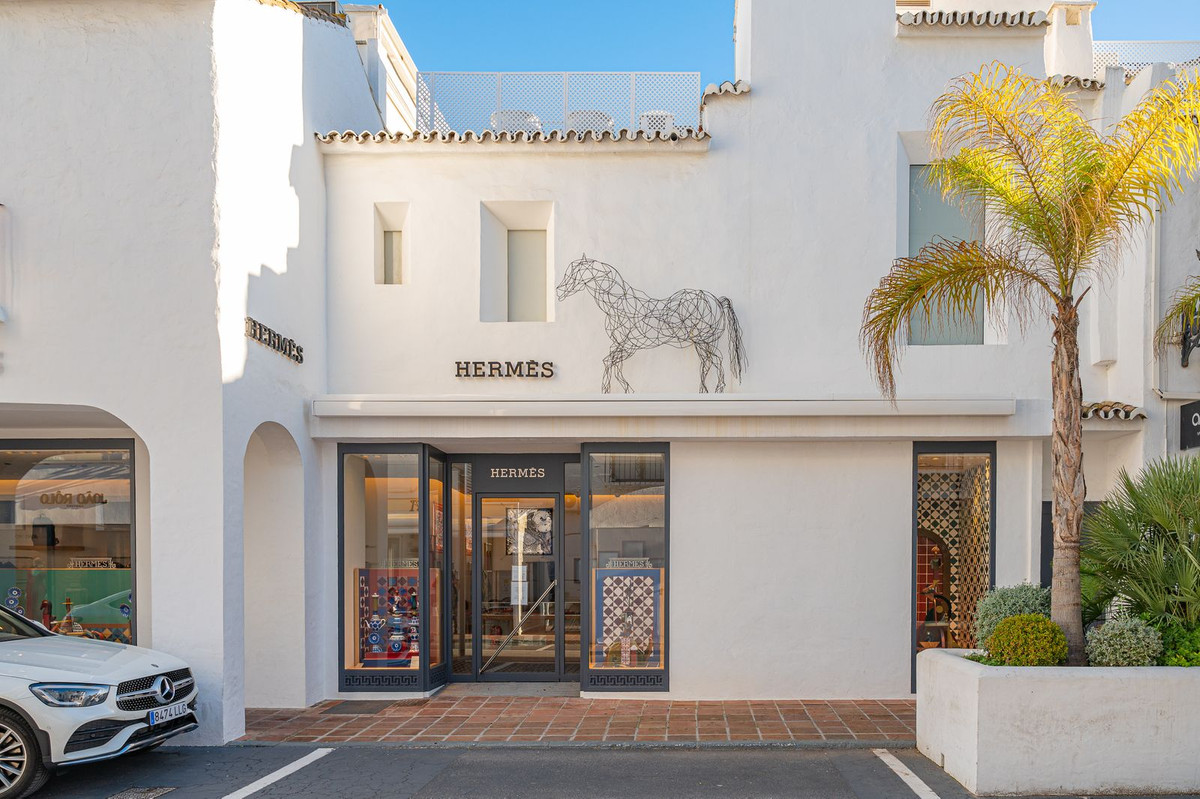 2 Bed Apartment for sale in Puerto Banús Costa Del Sol, Málaga, Spain