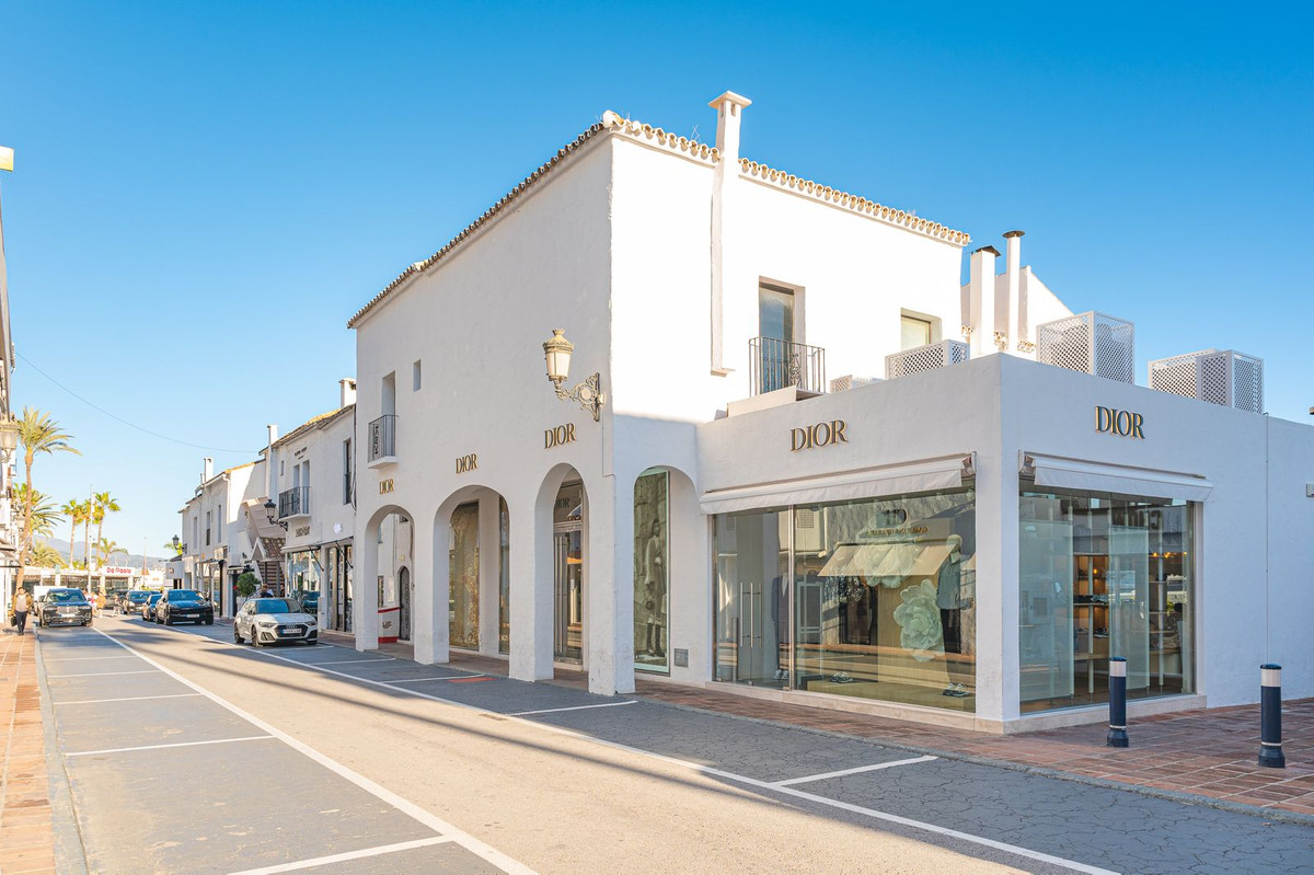 2 Bed Apartment for sale in Puerto Banús Costa Del Sol, Málaga, Spain