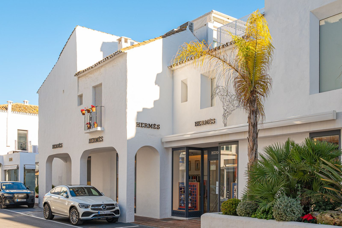 2 Bed Apartment for sale in Puerto Banús Costa Del Sol, Málaga, Spain