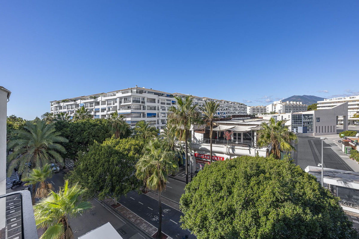 2 Bed Apartment for sale in Puerto Banús Costa Del Sol, Málaga, Spain