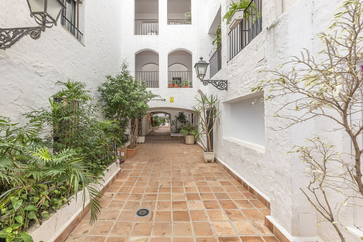 2 Bed Apartment for sale in Puerto Banús Costa Del Sol, Málaga, Spain