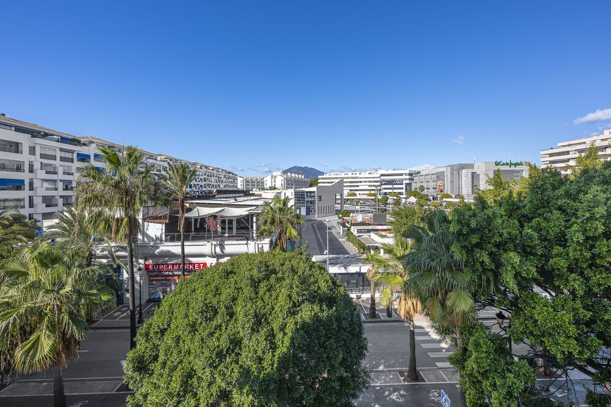 2 Bed Apartment for sale in Puerto Banús Costa Del Sol, Málaga, Spain