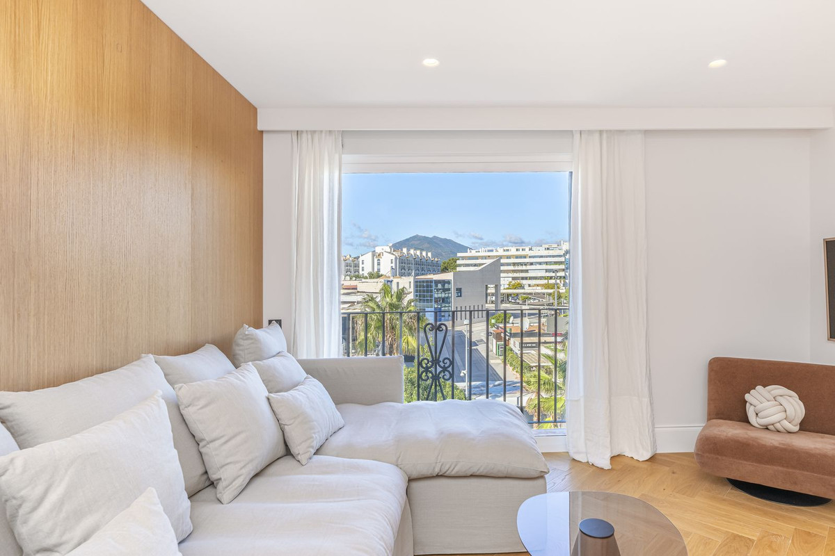 2 Bed Apartment for sale in Puerto Banús Costa Del Sol, Málaga, Spain