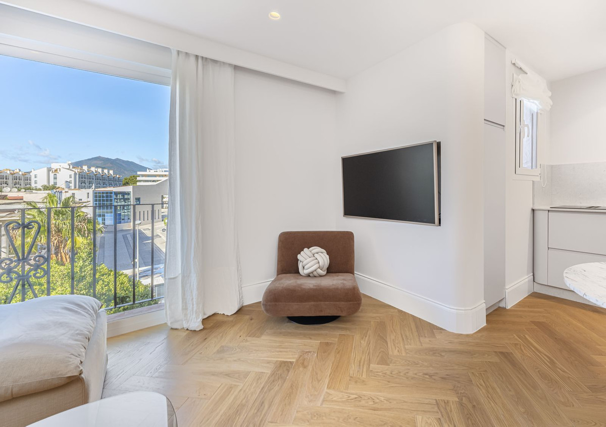 2 Bed Apartment for sale in Puerto Banús Costa Del Sol, Málaga, Spain