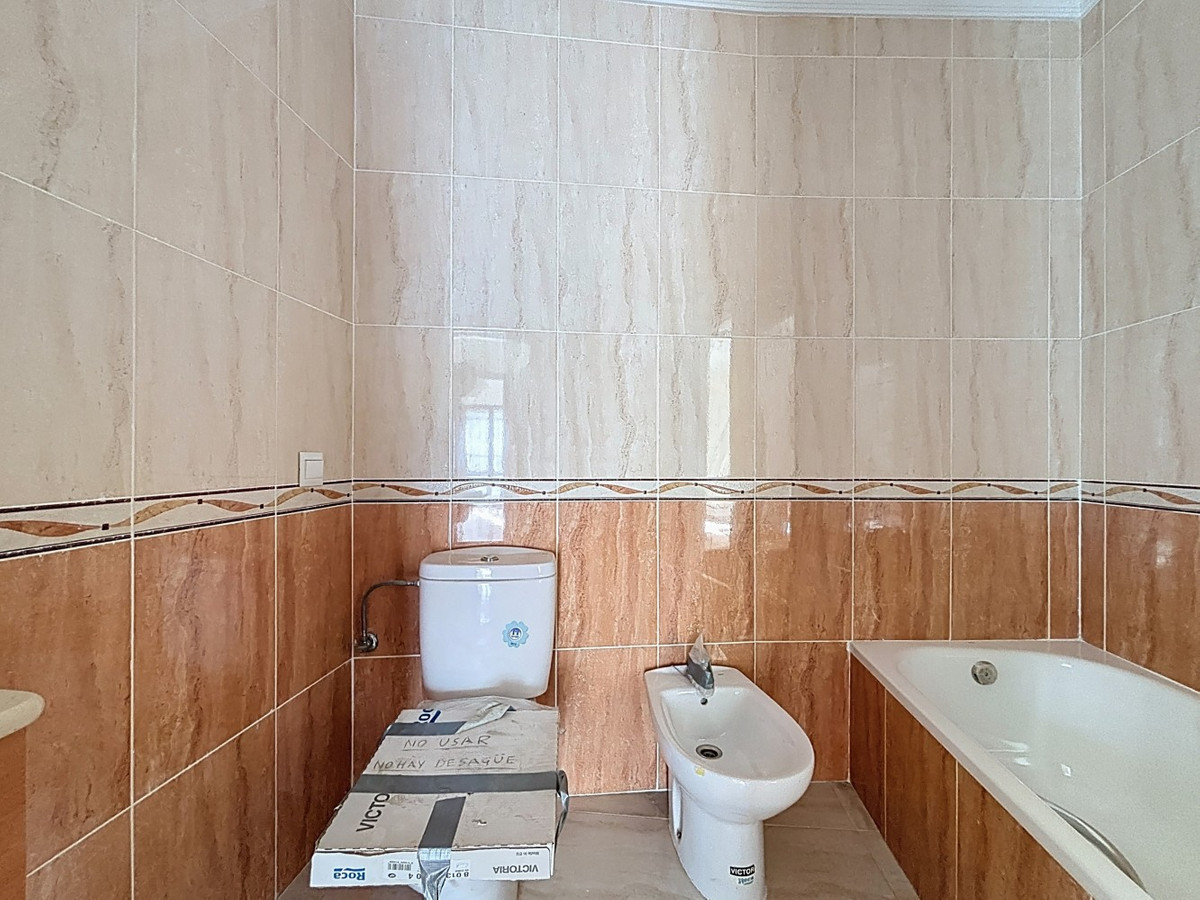 Se vende Villa - Chalet de 8 dormitorios en Costa Del Sol East, Málaga, España