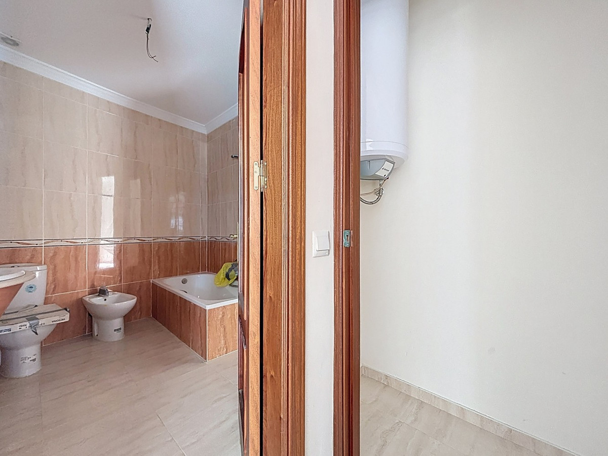 Se vende Villa - Chalet de 8 dormitorios en Costa Del Sol East, Málaga, España