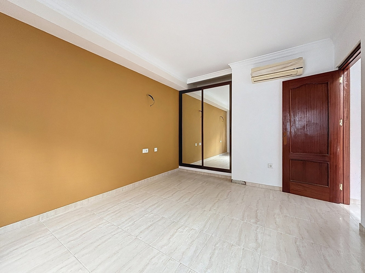 Se vende Villa - Chalet de 8 dormitorios en Costa Del Sol East, Málaga, España