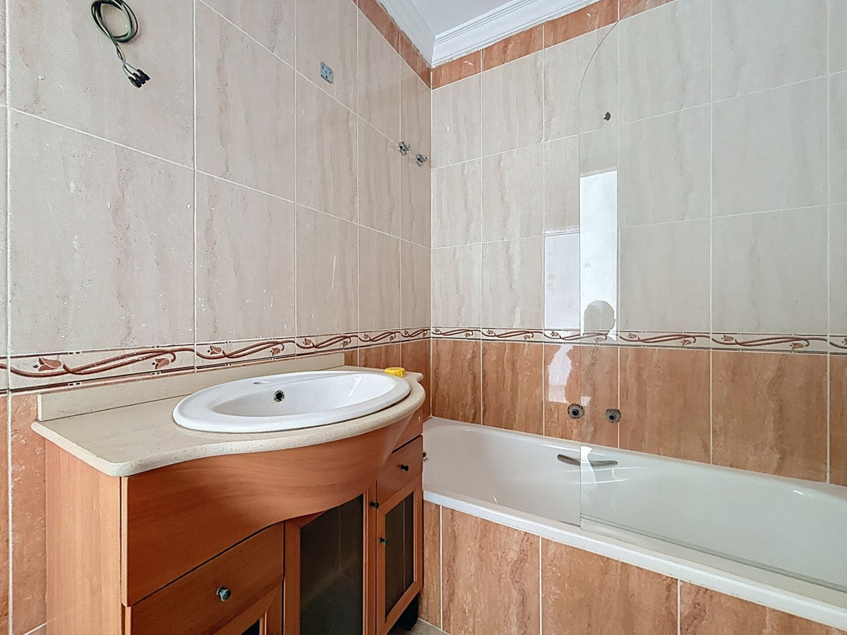 Se vende Villa - Chalet de 8 dormitorios en Costa Del Sol East, Málaga, España