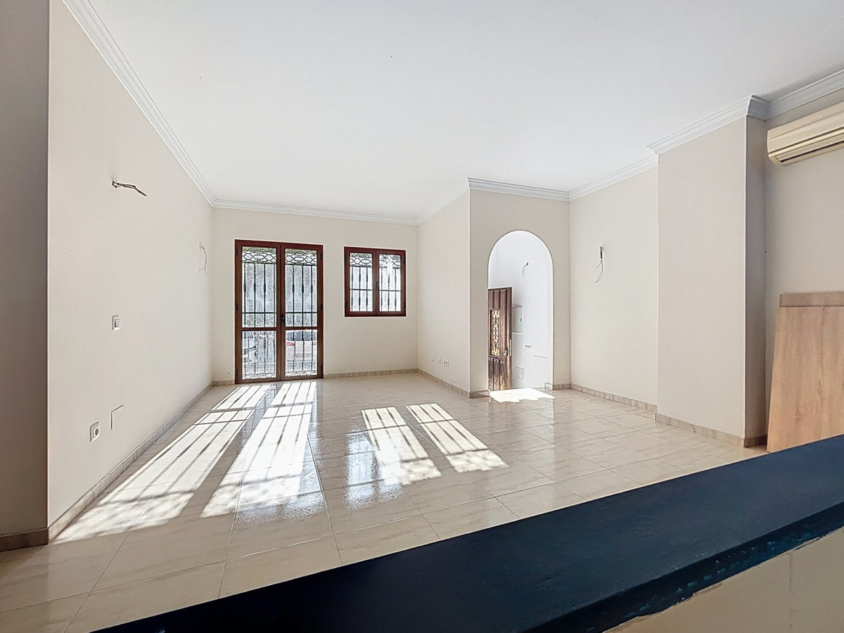 Se vende Villa - Chalet de 8 dormitorios en Costa Del Sol East, Málaga, España