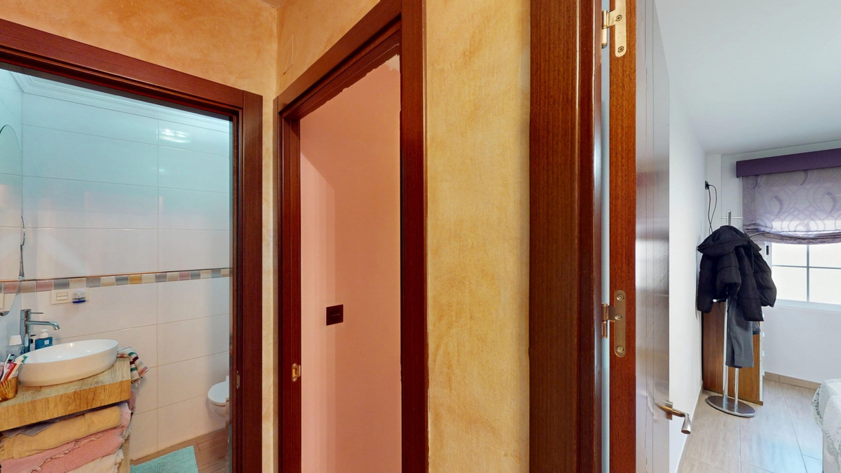 Se vende Apartamento Planta Media de 3 dormitorios en Costa Del Sol East, Málaga, España