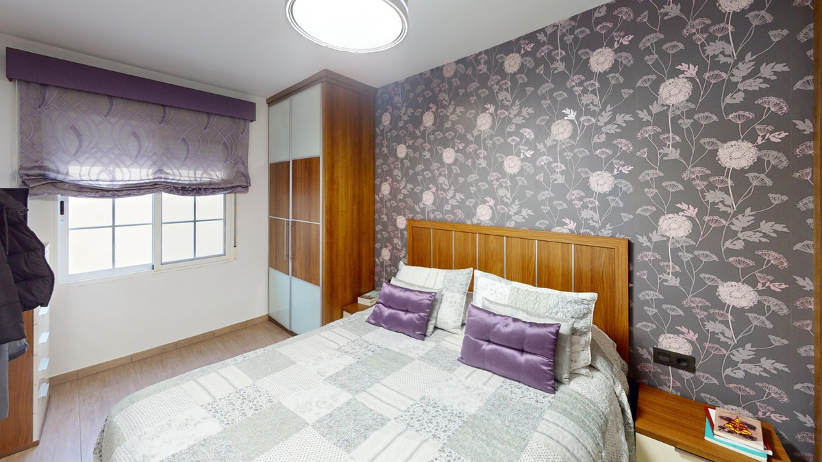 Se vende Apartamento Planta Media de 3 dormitorios en Costa Del Sol East, Málaga, España