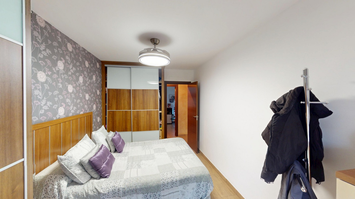 Se vende Apartamento Planta Media de 3 dormitorios en Costa Del Sol East, Málaga, España