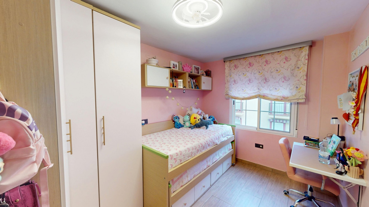 Se vende Apartamento Planta Media de 3 dormitorios en Costa Del Sol East, Málaga, España