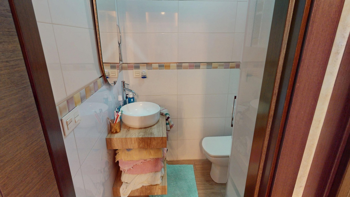 Se vende Apartamento Planta Media de 3 dormitorios en Costa Del Sol East, Málaga, España