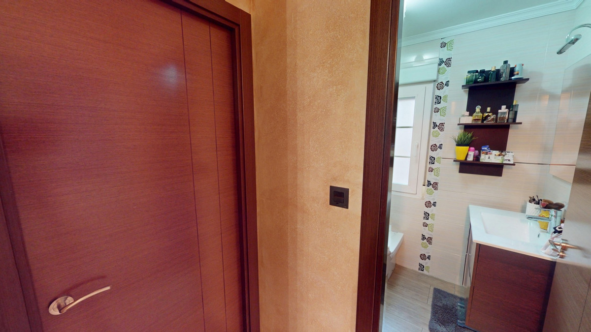Se vende Apartamento Planta Media de 3 dormitorios en Costa Del Sol East, Málaga, España