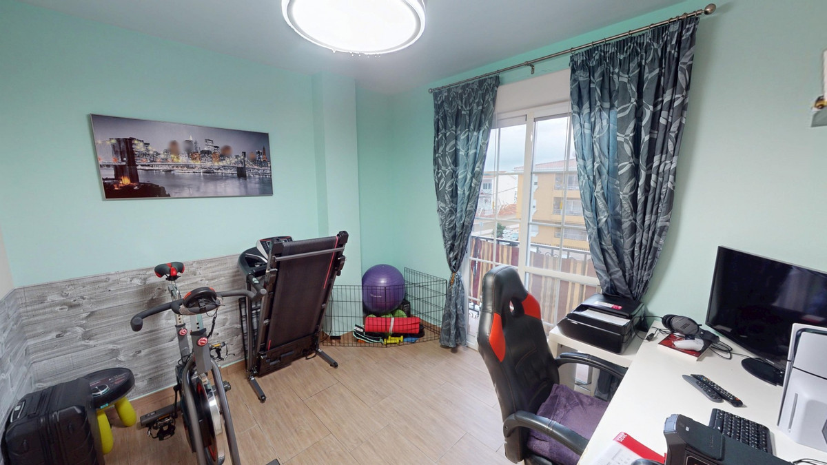 Se vende Apartamento Planta Media de 3 dormitorios en Costa Del Sol East, Málaga, España
