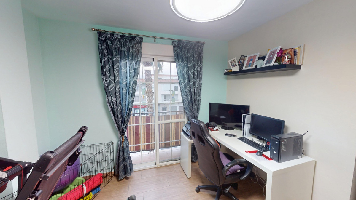 Se vende Apartamento Planta Media de 3 dormitorios en Costa Del Sol East, Málaga, España