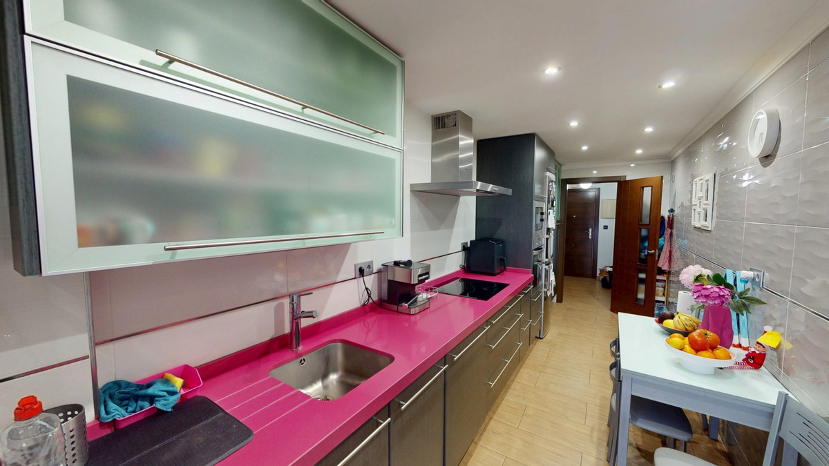 Se vende Apartamento Planta Media de 3 dormitorios en Costa Del Sol East, Málaga, España