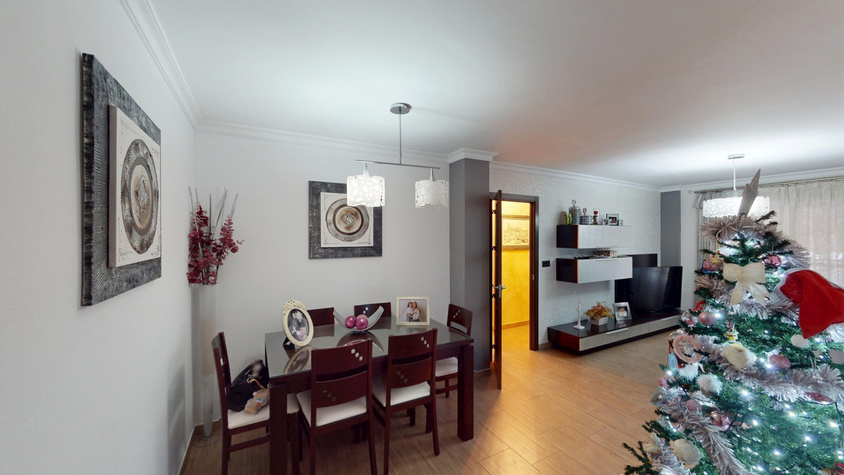 Se vende Apartamento Planta Media de 3 dormitorios en Costa Del Sol East, Málaga, España
