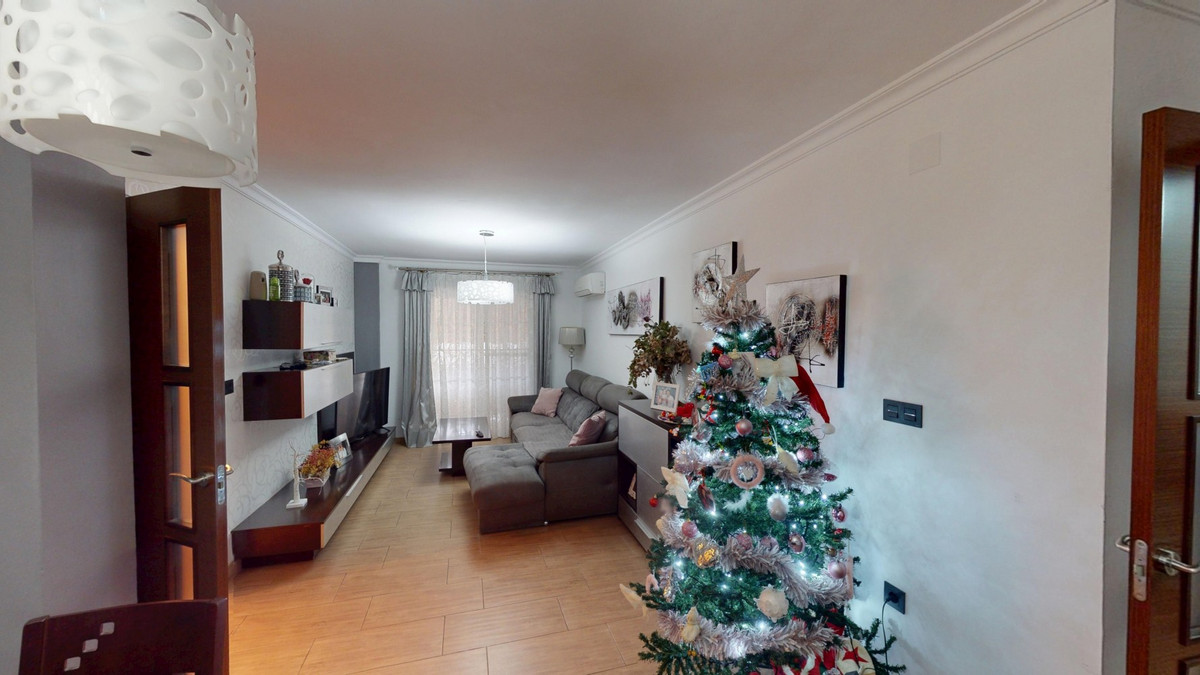 Se vende Apartamento Planta Media de 3 dormitorios en Costa Del Sol East, Málaga, España